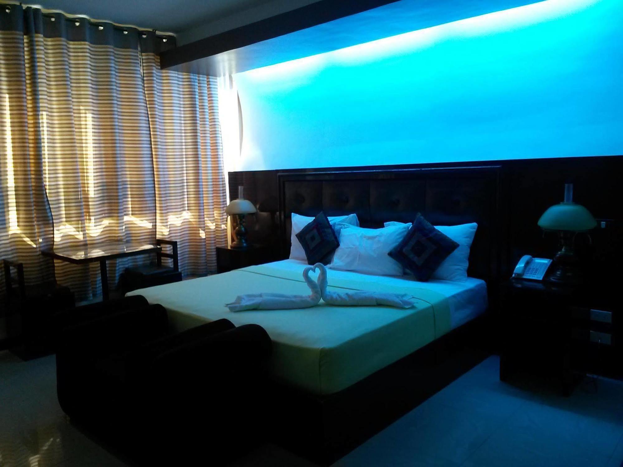 Sky Garden Hotel Roxas City Exterior foto